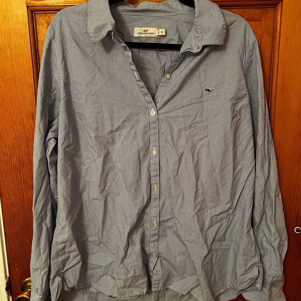 Navy and white pinstripe vineyard vines Oxford classic size 16